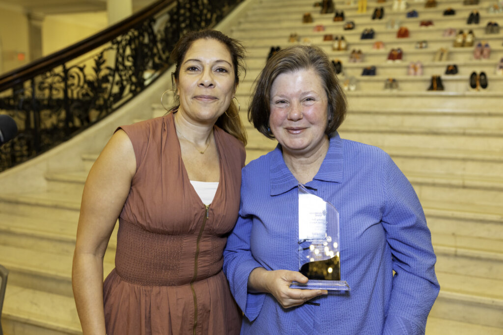 Children's Trust Executive Director, Jennifer Valenzuela presents the Valuing Our Children Award to Senator Jo Comferford.